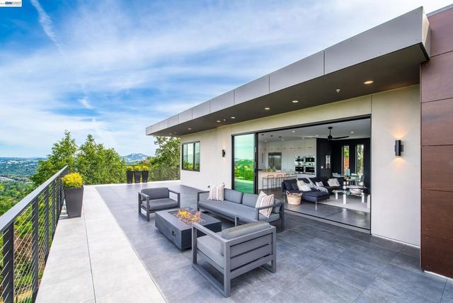 42 Charles Hill Cir, Orinda, CA 94563