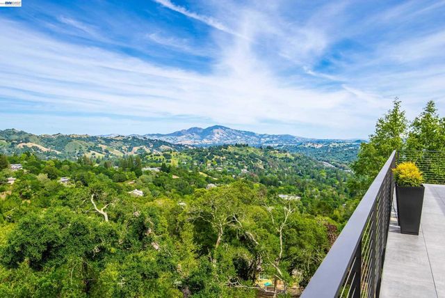 42 Charles Hill Cir, Orinda, CA 94563