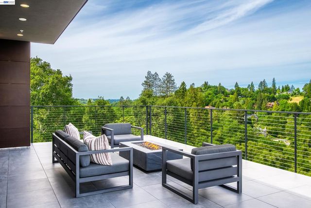 42 Charles Hill Cir, Orinda, CA 94563