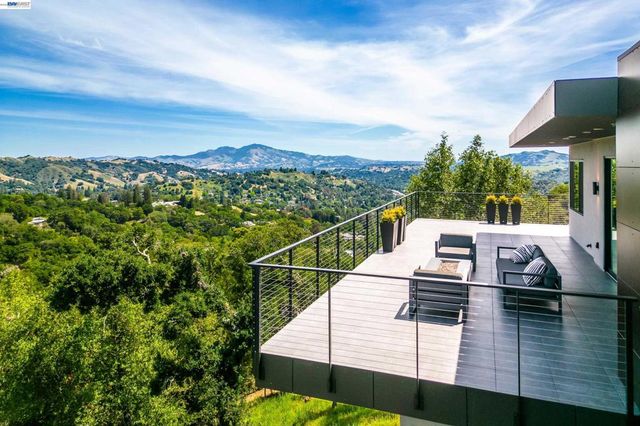 42 Charles Hill Cir, Orinda, CA 94563
