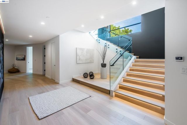 42 Charles Hill Cir, Orinda, CA 94563