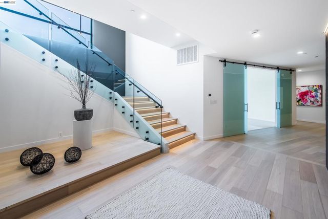 42 Charles Hill Cir, Orinda, CA 94563
