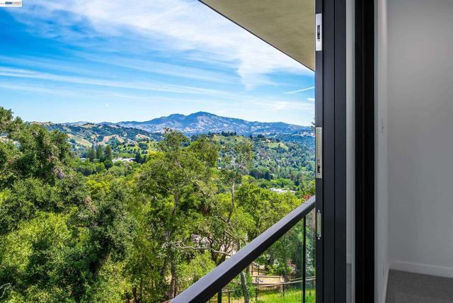 42 Charles Hill Cir, Orinda, CA 94563
