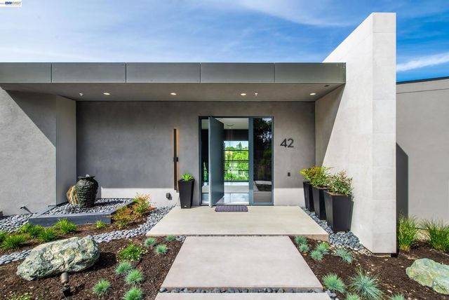 42 Charles Hill Cir, Orinda, CA 94563