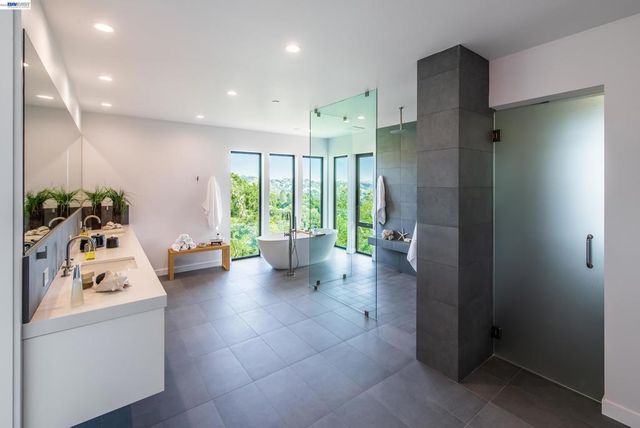42 Charles Hill Cir, Orinda, CA 94563