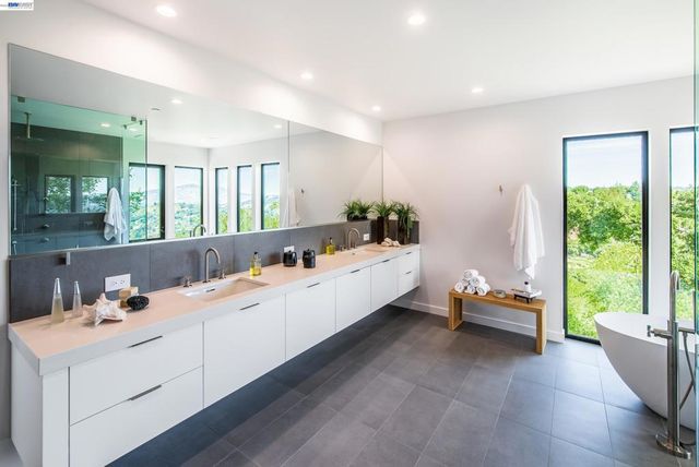 42 Charles Hill Cir, Orinda, CA 94563