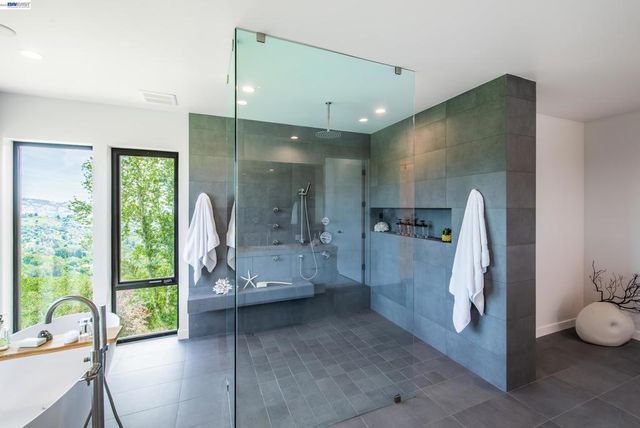 42 Charles Hill Cir, Orinda, CA 94563