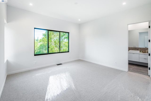 42 Charles Hill Cir, Orinda, CA 94563