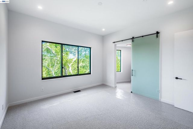 42 Charles Hill Cir, Orinda, CA 94563