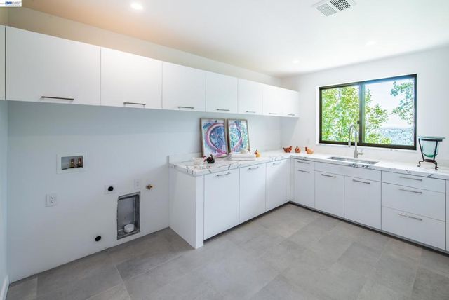 42 Charles Hill Cir, Orinda, CA 94563