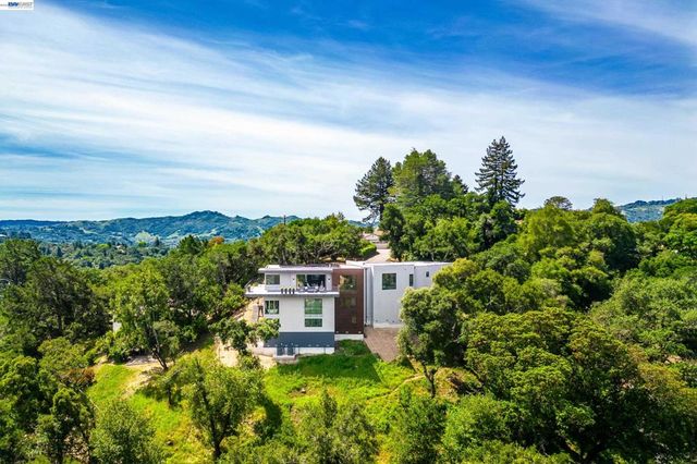 42 Charles Hill Cir, Orinda, CA 94563