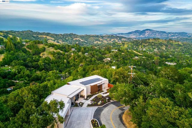 42 Charles Hill Cir, Orinda, CA 94563