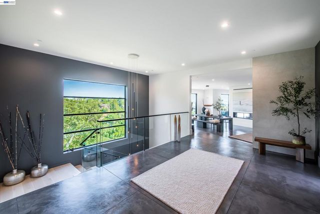 42 Charles Hill Cir, Orinda, CA 94563