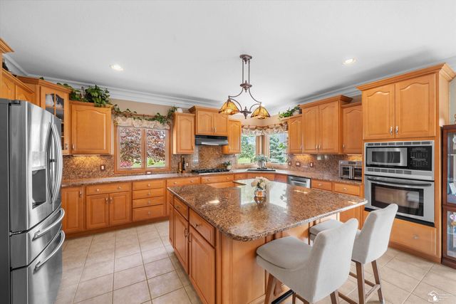 8424 Eagle Pointe Drive, Newport, MI 48166