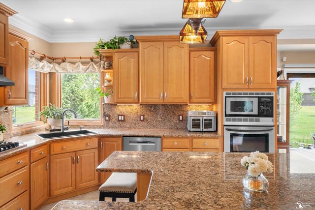 8424 Eagle Pointe Drive, Newport, MI 48166