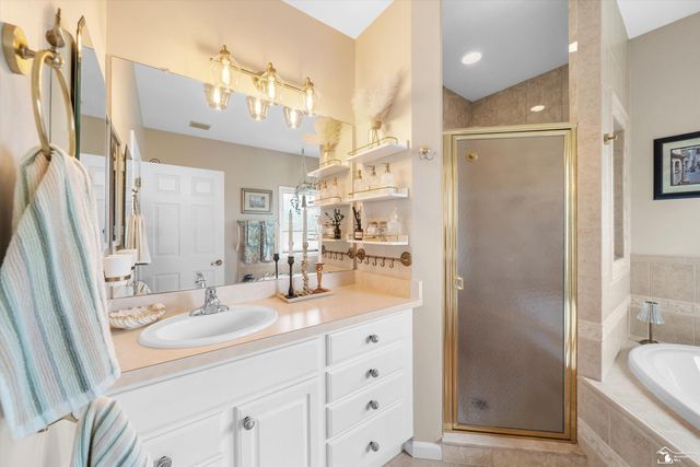 8424 Eagle Pointe Drive, Newport, MI 48166