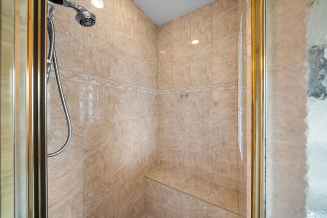 8424 Eagle Pointe Drive, Newport, MI 48166