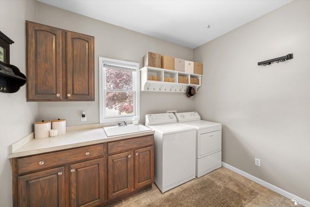 8424 Eagle Pointe Drive, Newport, MI 48166