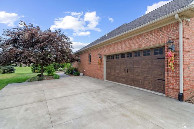 8424 Eagle Pointe Drive, Newport, MI 48166