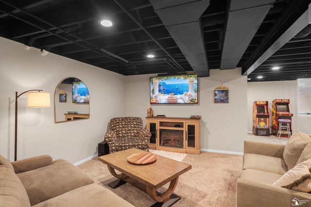 8424 Eagle Pointe Drive, Newport, MI 48166