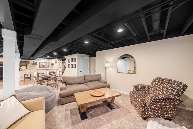 8424 Eagle Pointe Drive, Newport, MI 48166