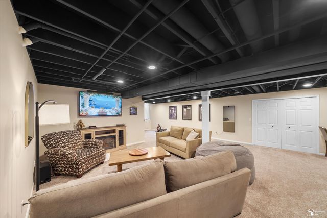 8424 Eagle Pointe Drive, Newport, MI 48166