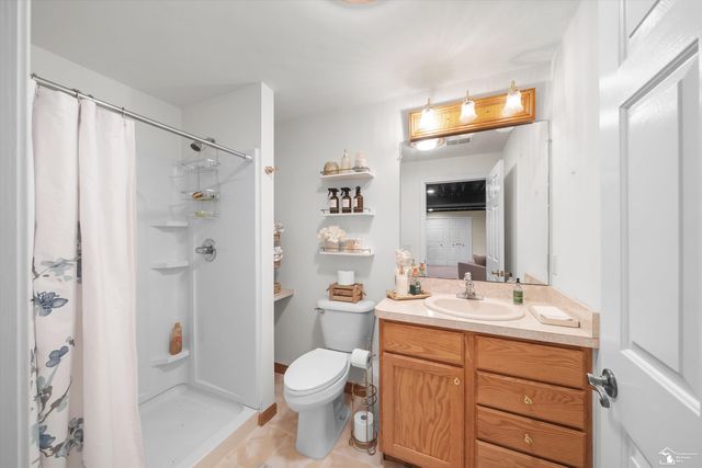 8424 Eagle Pointe Drive, Newport, MI 48166