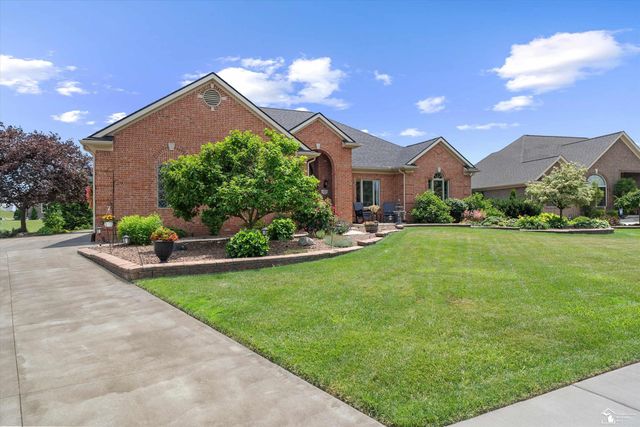 8424 Eagle Pointe Drive, Newport, MI 48166
