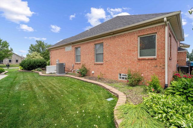 8424 Eagle Pointe Drive, Newport, MI 48166