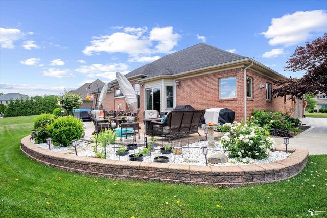 8424 Eagle Pointe Drive, Newport, MI 48166