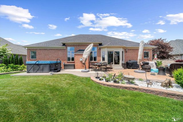 8424 Eagle Pointe Drive, Newport, MI 48166