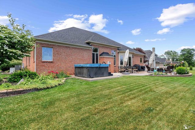 8424 Eagle Pointe Drive, Newport, MI 48166
