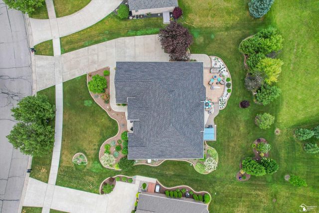 8424 Eagle Pointe Drive, Newport, MI 48166