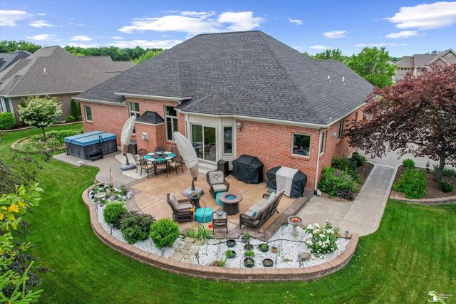 8424 Eagle Pointe Drive, Newport, MI 48166