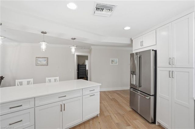 1590 Sandpiper ST, Naples, FL 34102