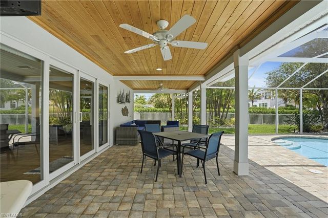 1590 Sandpiper ST, Naples, FL 34102