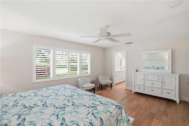 1590 Sandpiper ST, Naples, FL 34102
