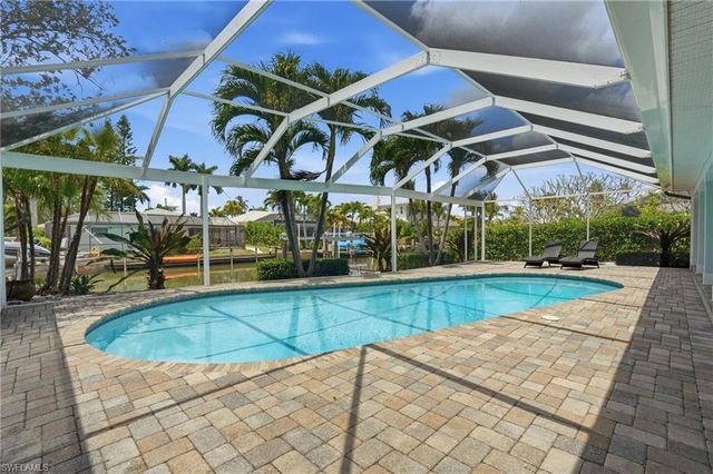 1590 Sandpiper ST, Naples, FL 34102