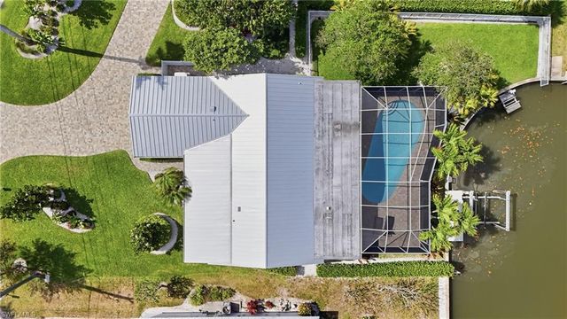 1590 Sandpiper ST, Naples, FL 34102