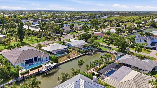 1590 Sandpiper ST, Naples, FL 34102