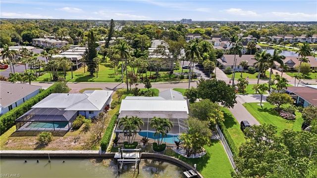 1590 Sandpiper ST, Naples, FL 34102