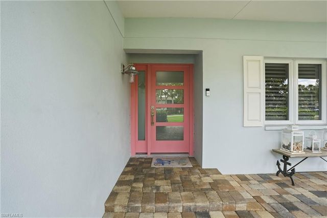 1590 Sandpiper ST, Naples, FL 34102