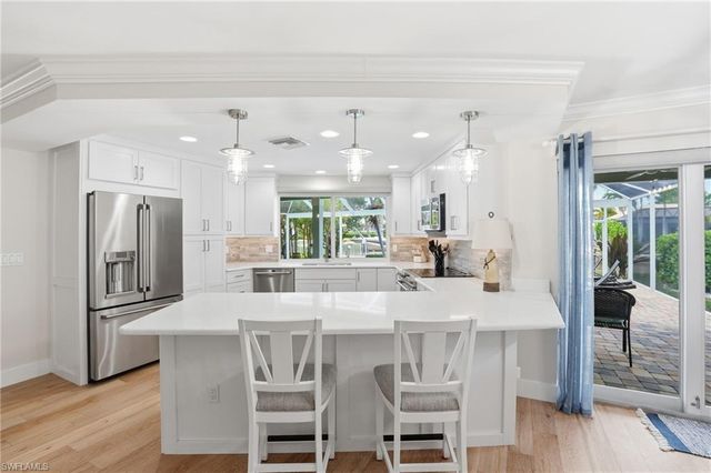 1590 Sandpiper ST, Naples, FL 34102