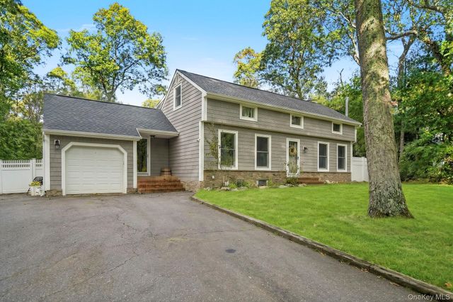 85 Shannon Boulevard, Yaphank, NY 11980