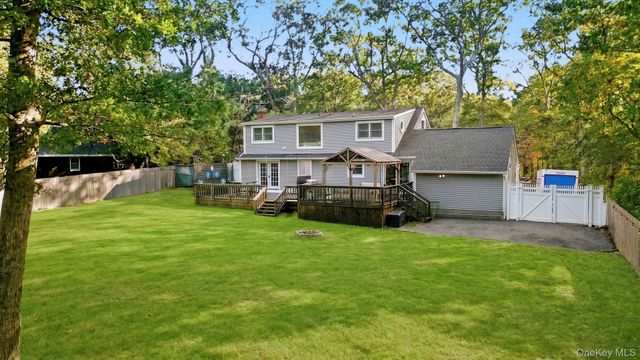 85 Shannon Boulevard, Yaphank, NY 11980