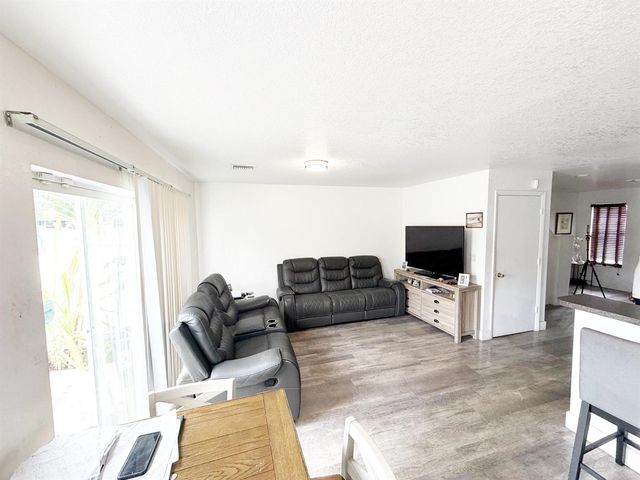 2769 NW 13th Street 6, Pompano Beach, FL 33069