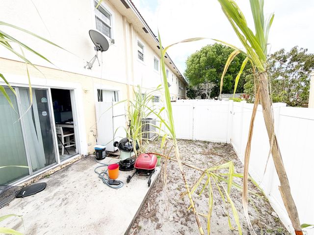 2769 NW 13th Street 6, Pompano Beach, FL 33069