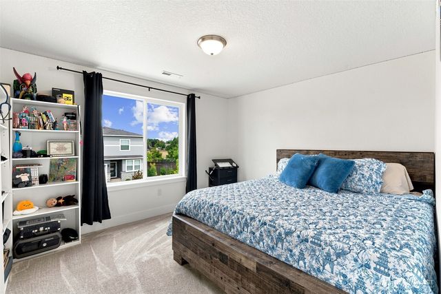 8713 N 5th Street, Ridgefield, WA 98642
