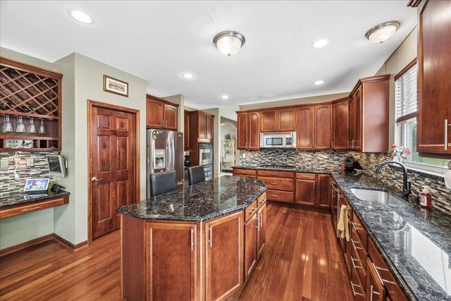 627 Mansfield Way, Oswego, IL 60543