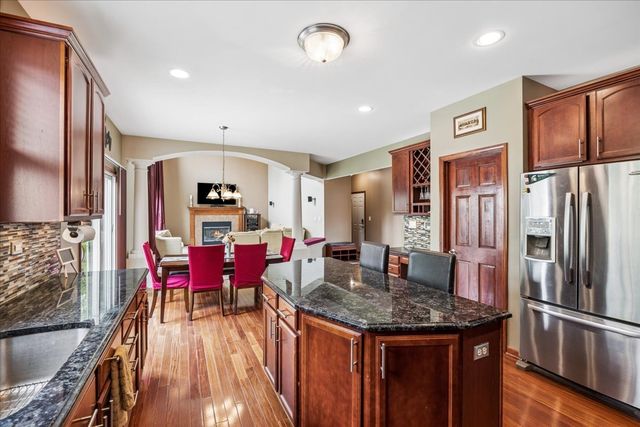 627 Mansfield Way, Oswego, IL 60543